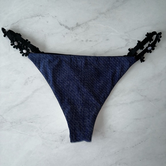 Mandalynn Daisy Trim Swimsuit Bikini Bottom Blue Size Small - Picture 2 of 6